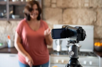 How to Choose a Vlogging Camera?